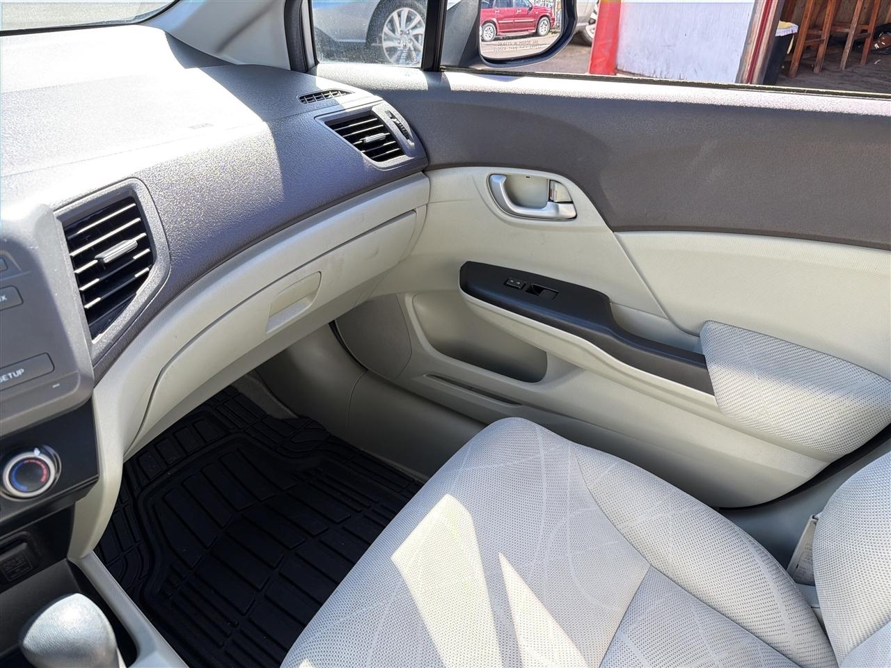 Honda Civic LX Sedan 5-Speed AT 2012