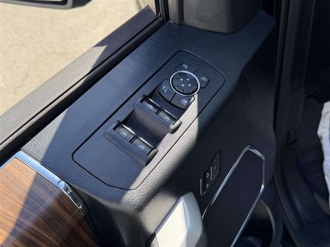 Ford F-150 Lariat SuperCrew 5.5-ft. Bed 4WD 2016