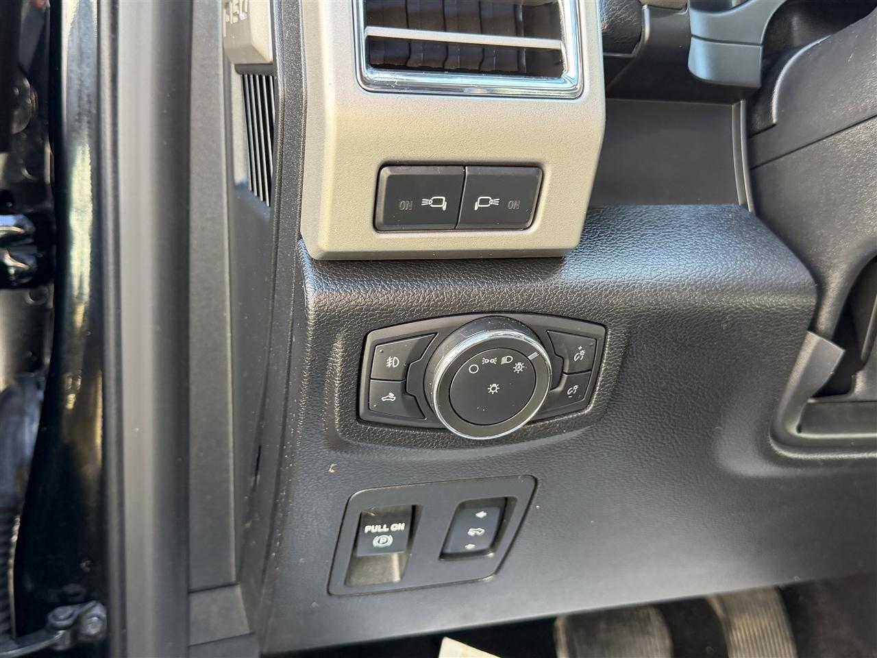 Ford F-150 Lariat SuperCrew 5.5-ft. Bed 4WD 2016