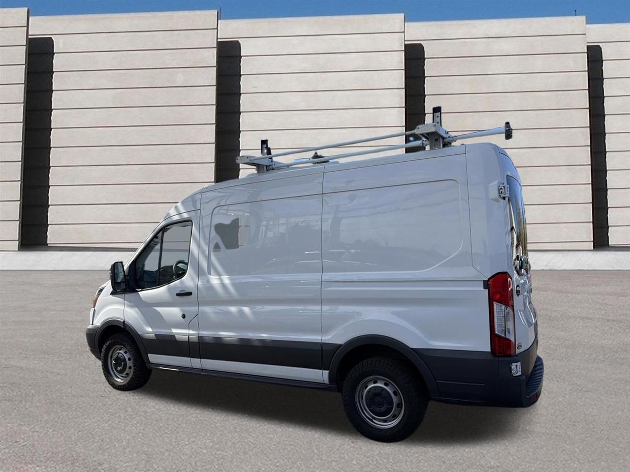 Ford Transit 250 Van Med. Roof w/Sliding Pass. 130-in. WB 2016