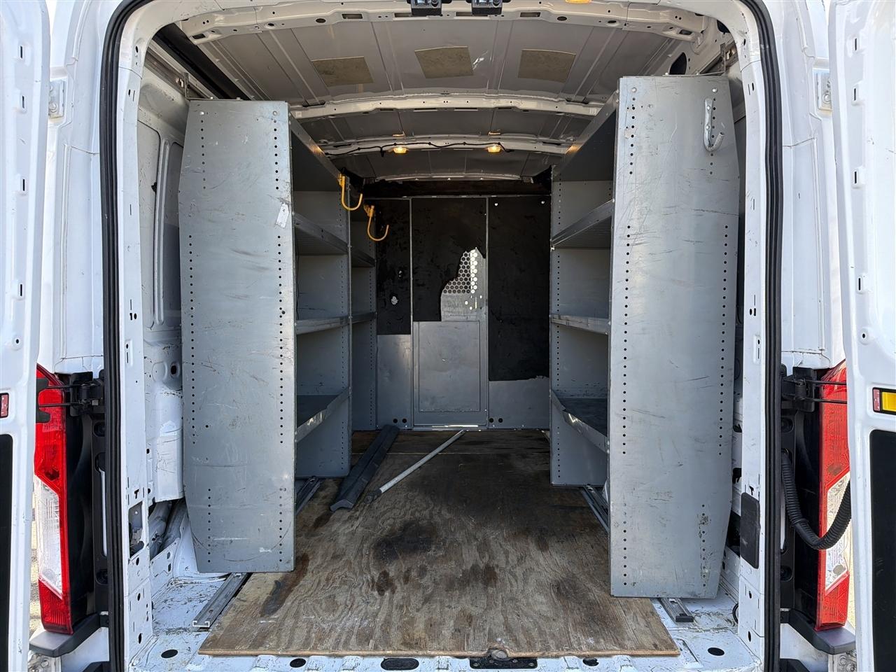 Ford Transit 250 Van Med. Roof w/Sliding Pass. 130-in. WB 2016