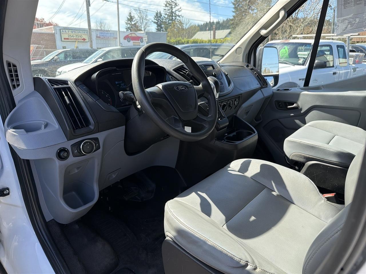 Ford Transit 250 Van Med. Roof w/Sliding Pass. 130-in. WB 2016