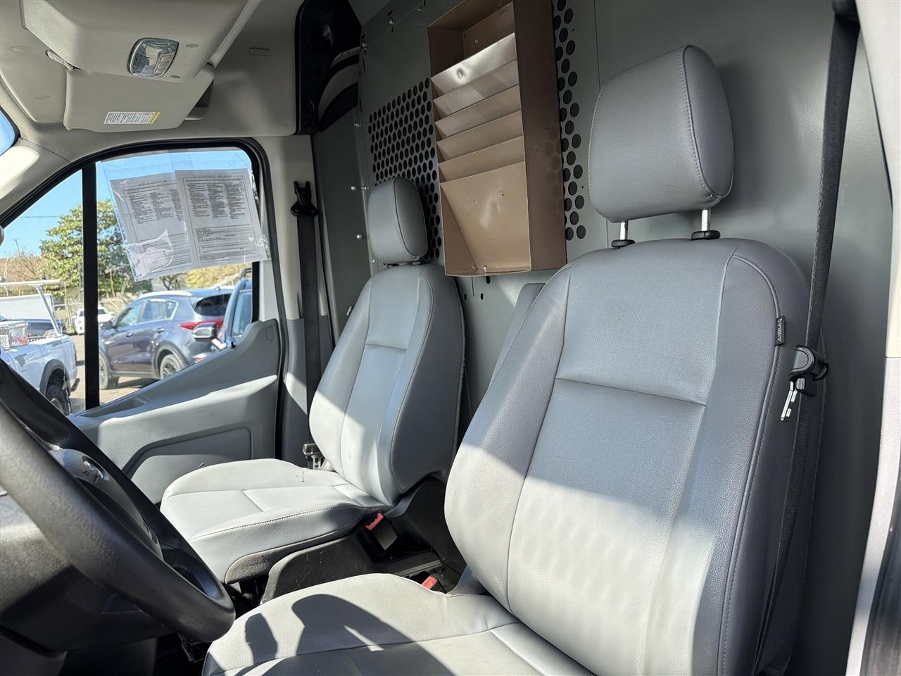 Ford Transit 250 Van Med. Roof w/Sliding Pass. 130-in. WB 2016