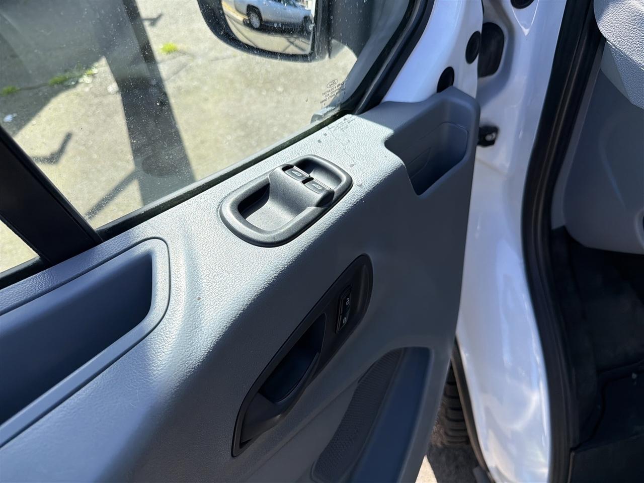 Ford Transit 250 Van Med. Roof w/Sliding Pass. 130-in. WB 2016