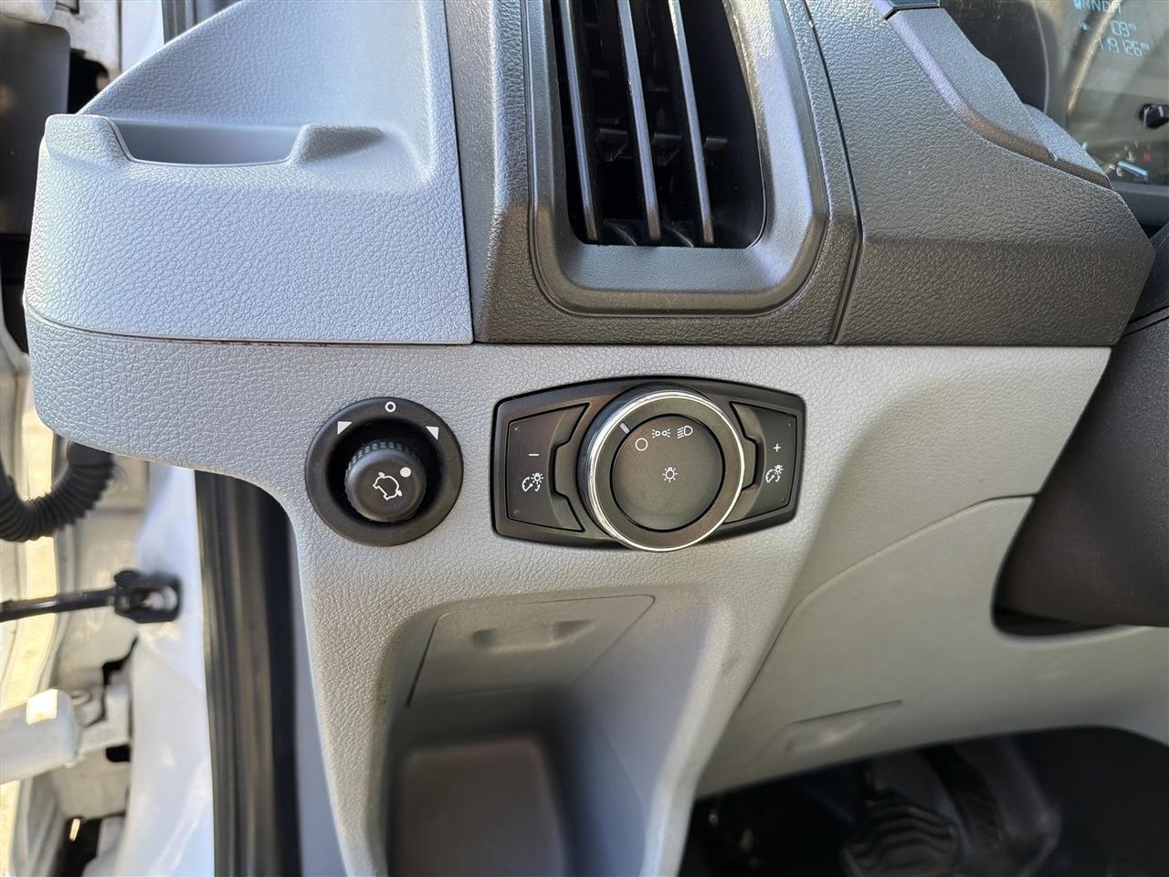 Ford Transit 250 Van Med. Roof w/Sliding Pass. 130-in. WB 2016