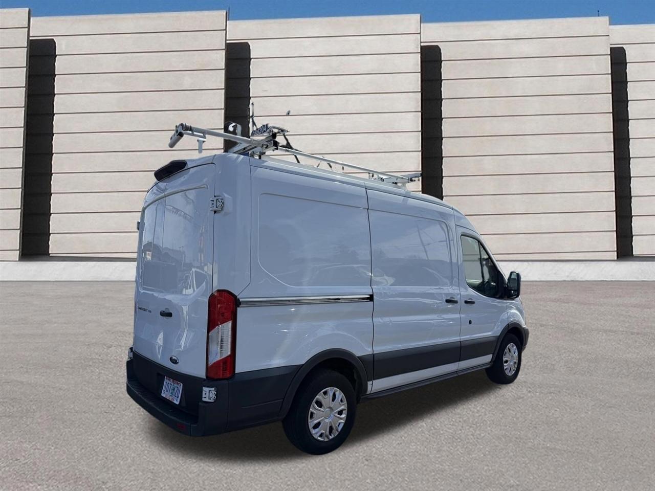 Ford Transit 150 Van Med. Roof w/Sliding Pass. 130-in. WB 2018