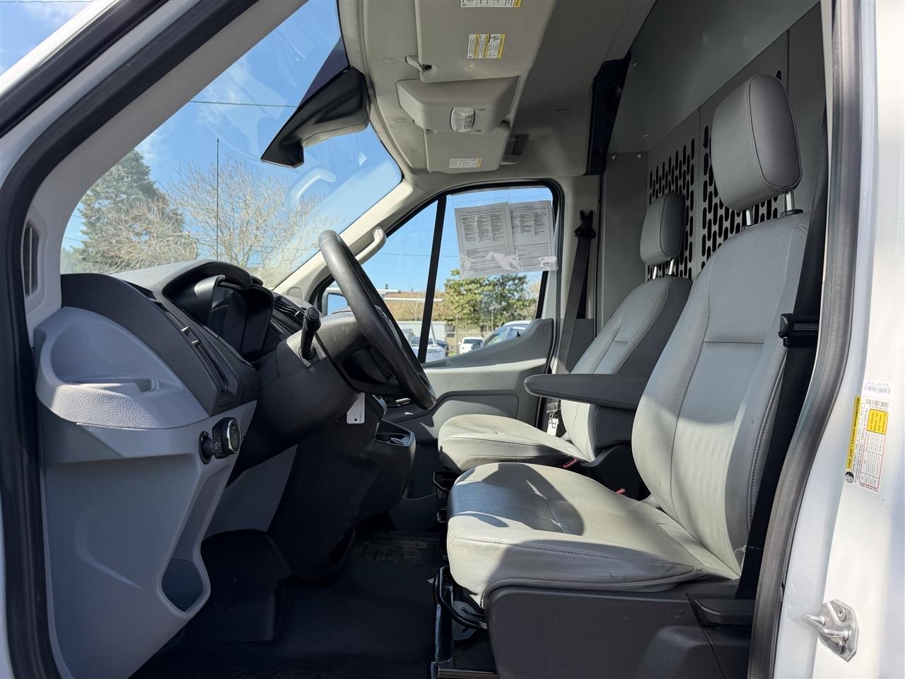 Ford Transit 150 Van Med. Roof w/Sliding Pass. 130-in. WB 2018