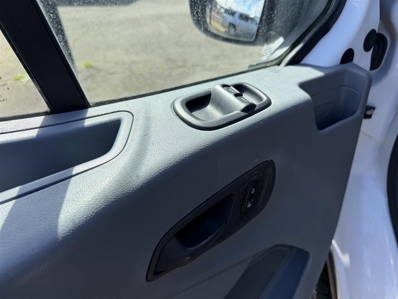 Ford Transit 150 Van Med. Roof w/Sliding Pass. 130-in. WB 2018