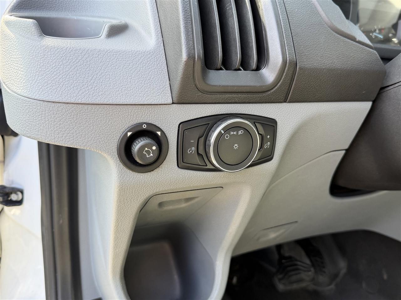 Ford Transit 150 Van Med. Roof w/Sliding Pass. 130-in. WB 2018