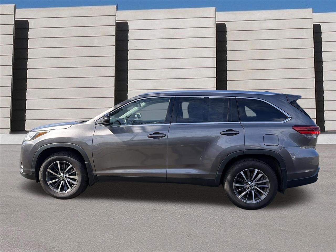 Toyota Highlander XLE AWD V6 2019