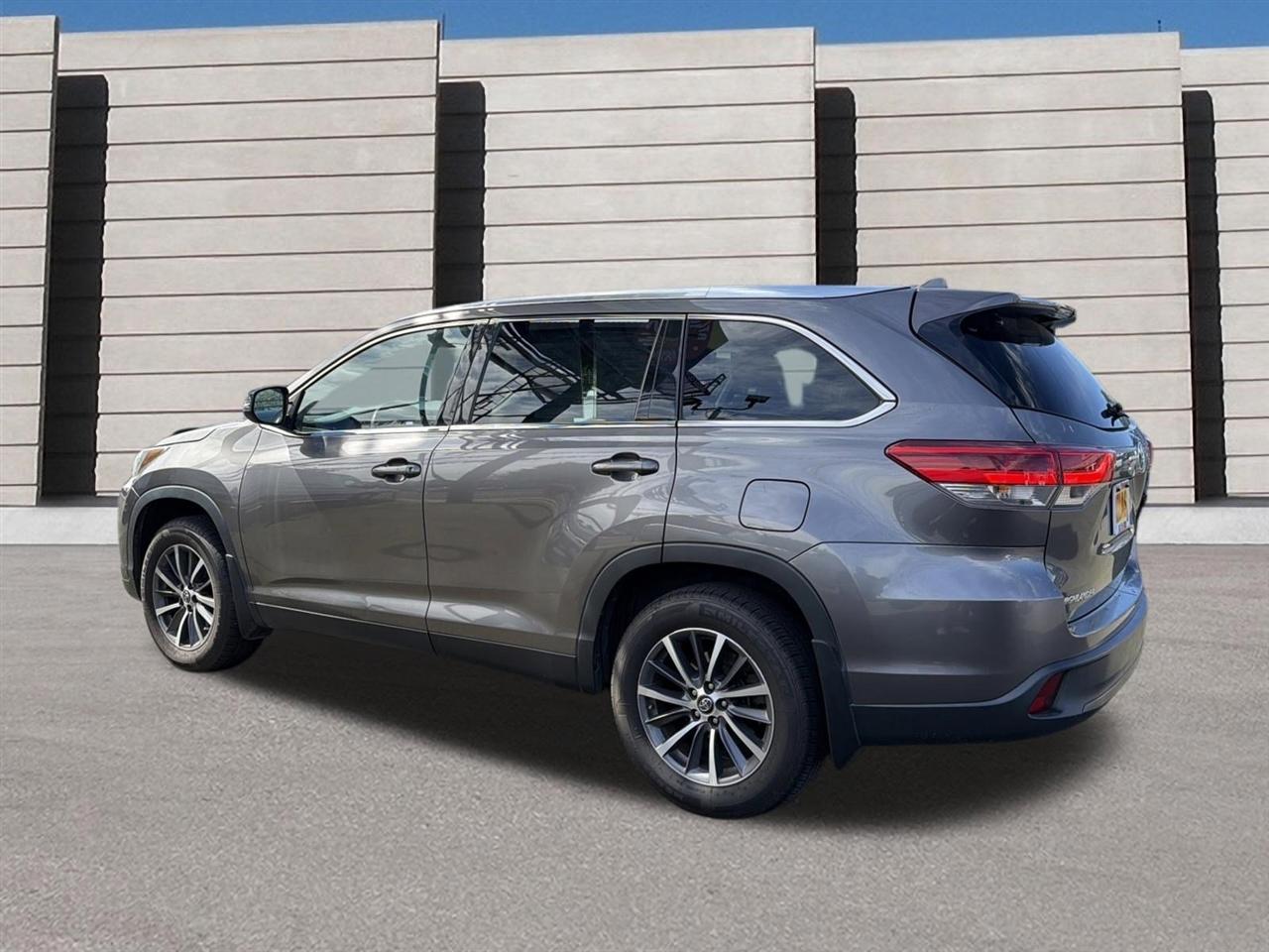 Toyota Highlander XLE AWD V6 2019