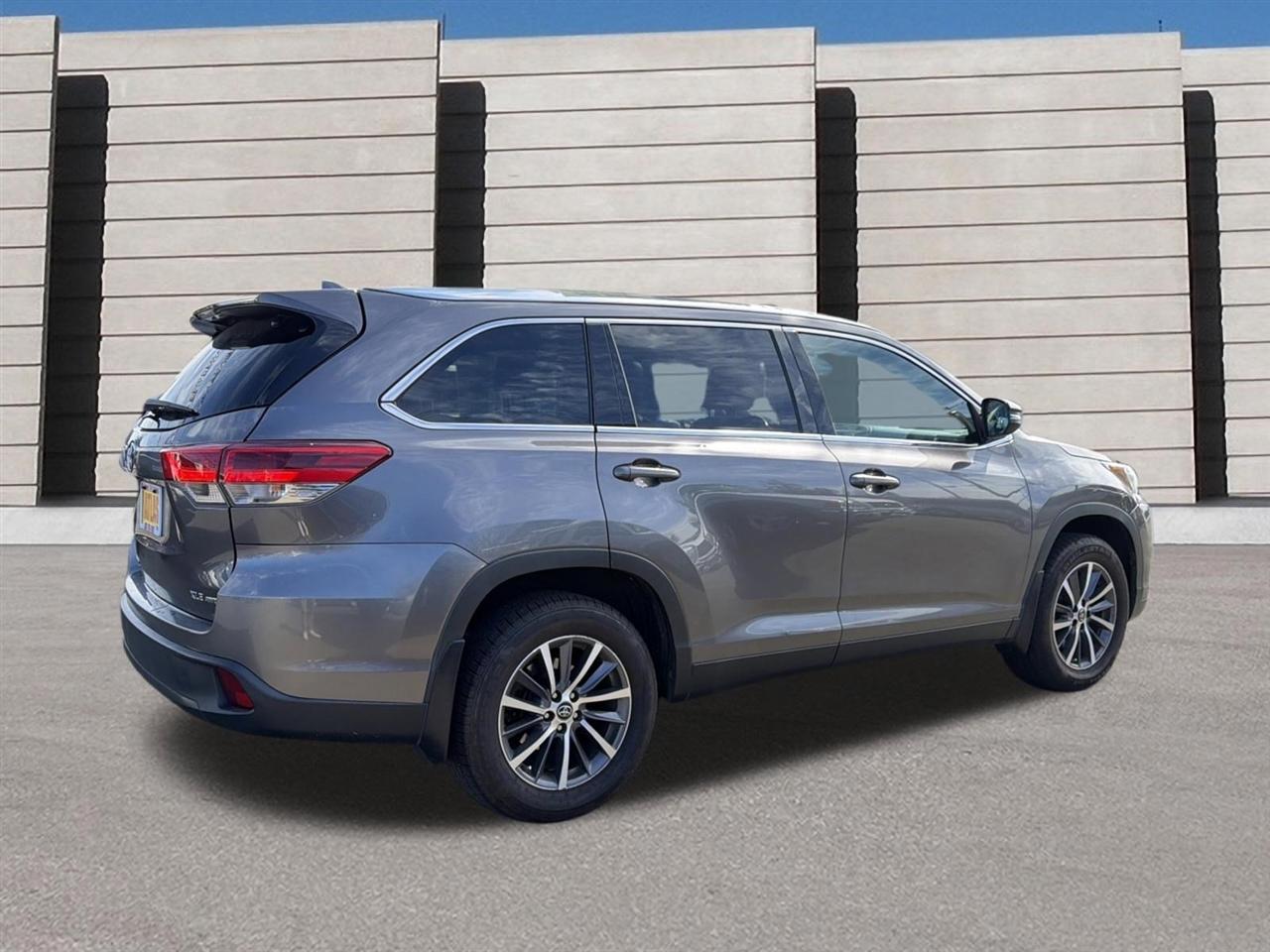 Toyota Highlander XLE AWD V6 2019