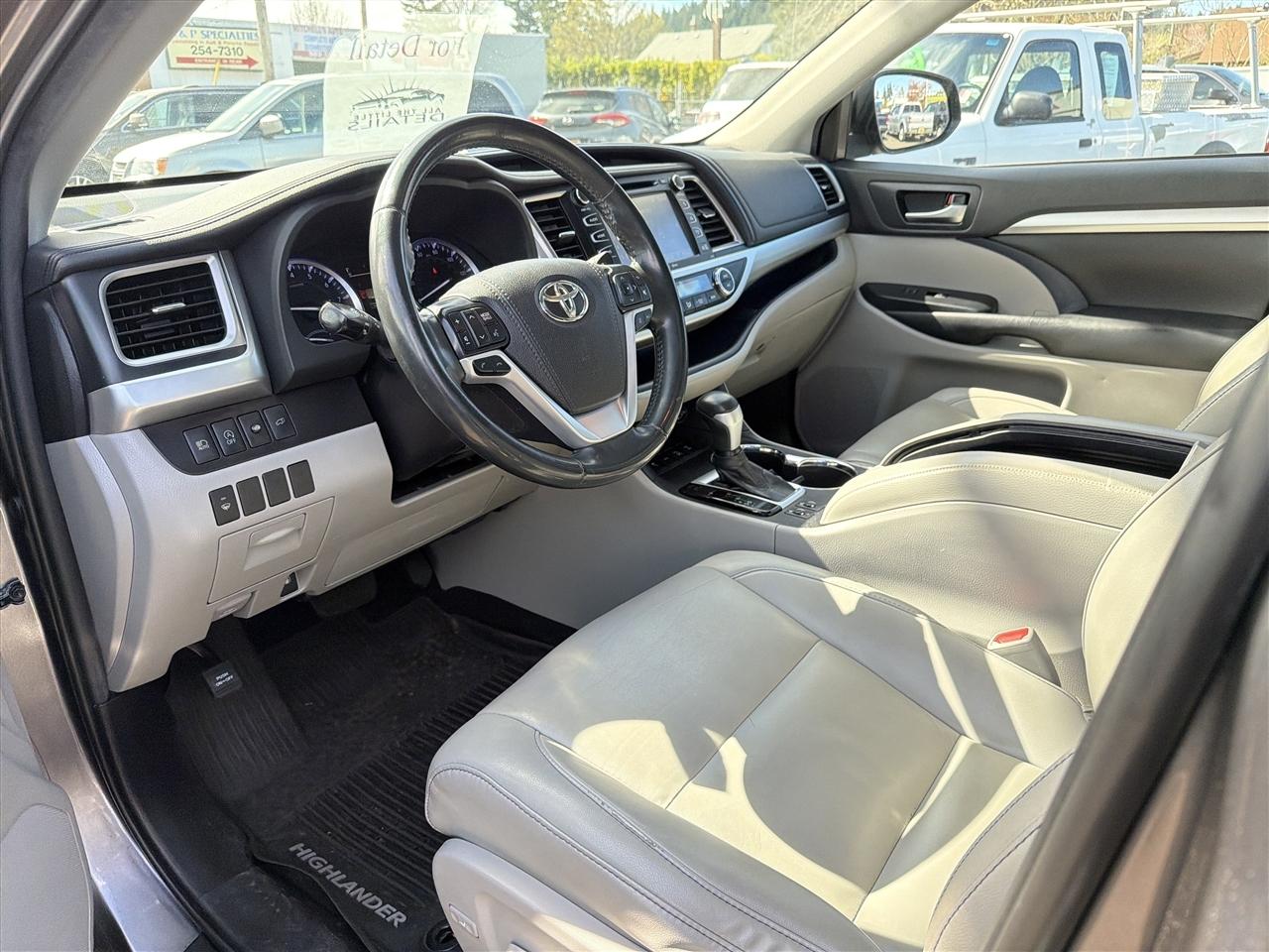 Toyota Highlander XLE AWD V6 2019