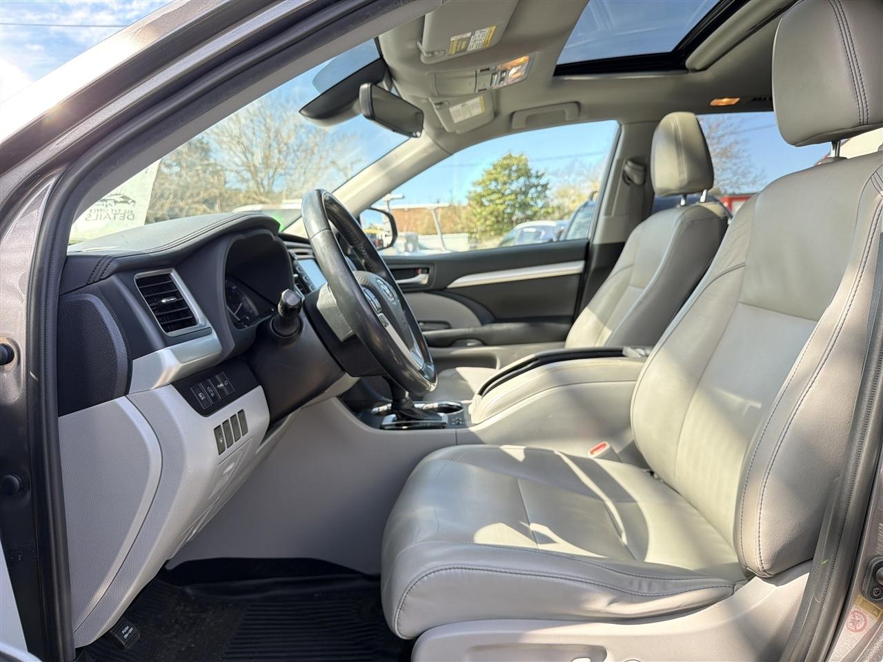 Toyota Highlander XLE AWD V6 2019