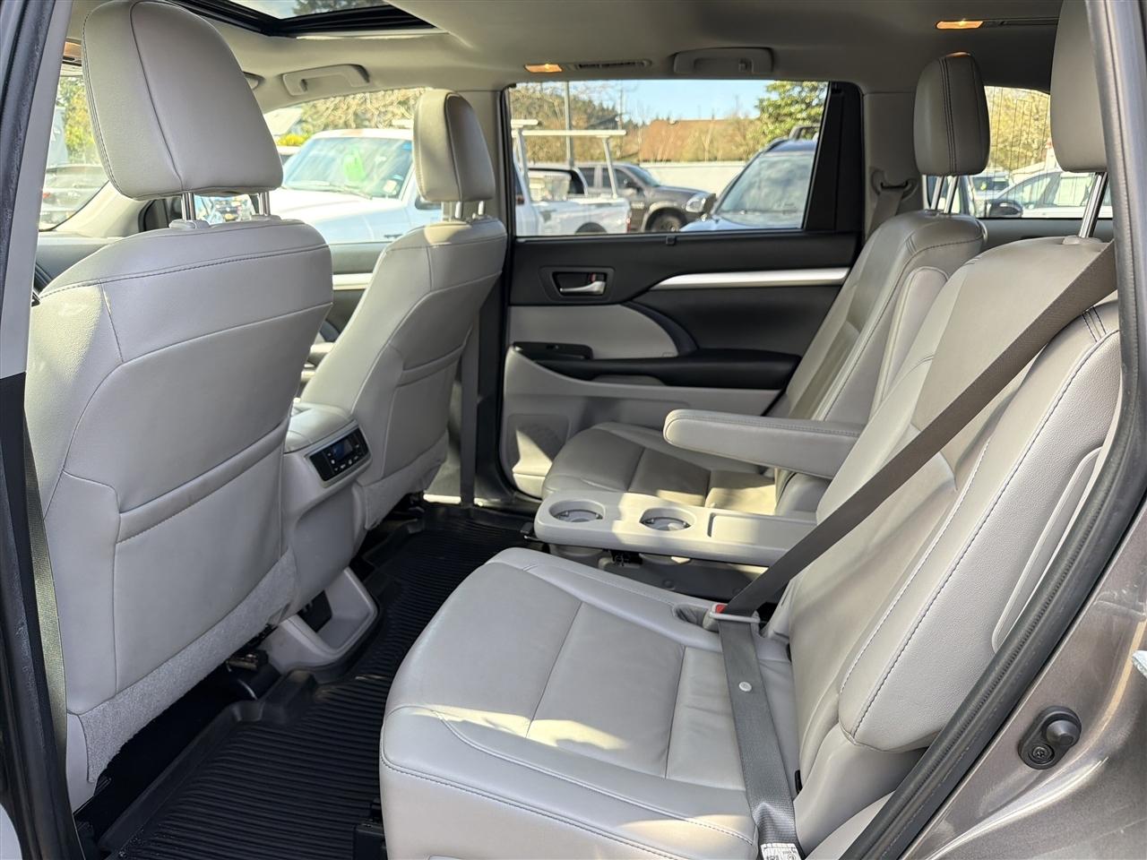 Toyota Highlander XLE AWD V6 2019