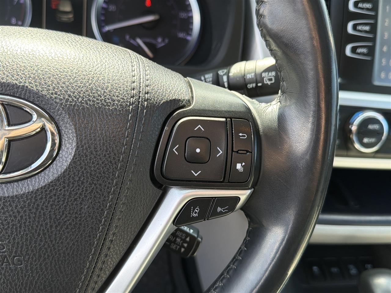 Toyota Highlander XLE AWD V6 2019