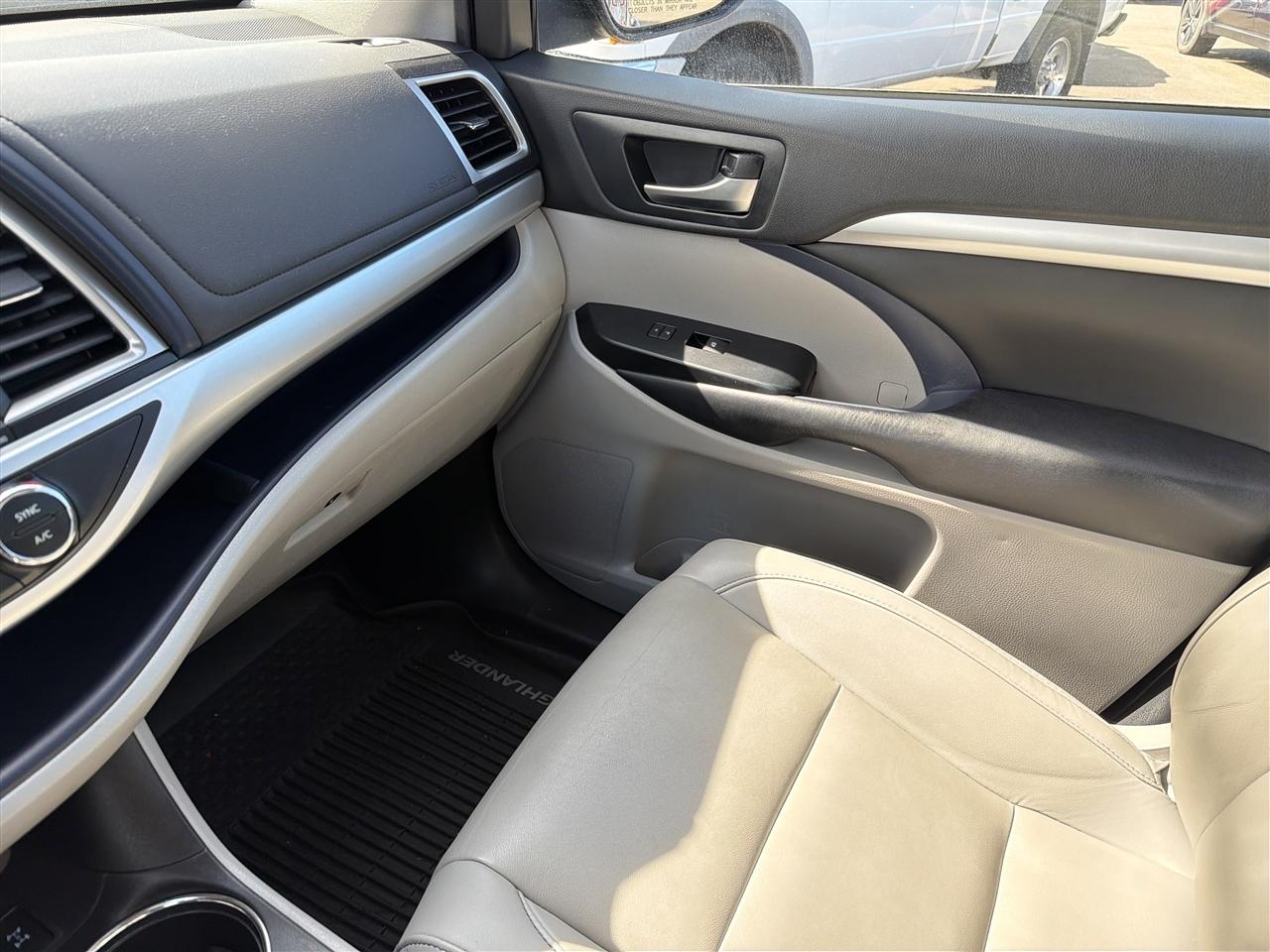 Toyota Highlander XLE AWD V6 2019