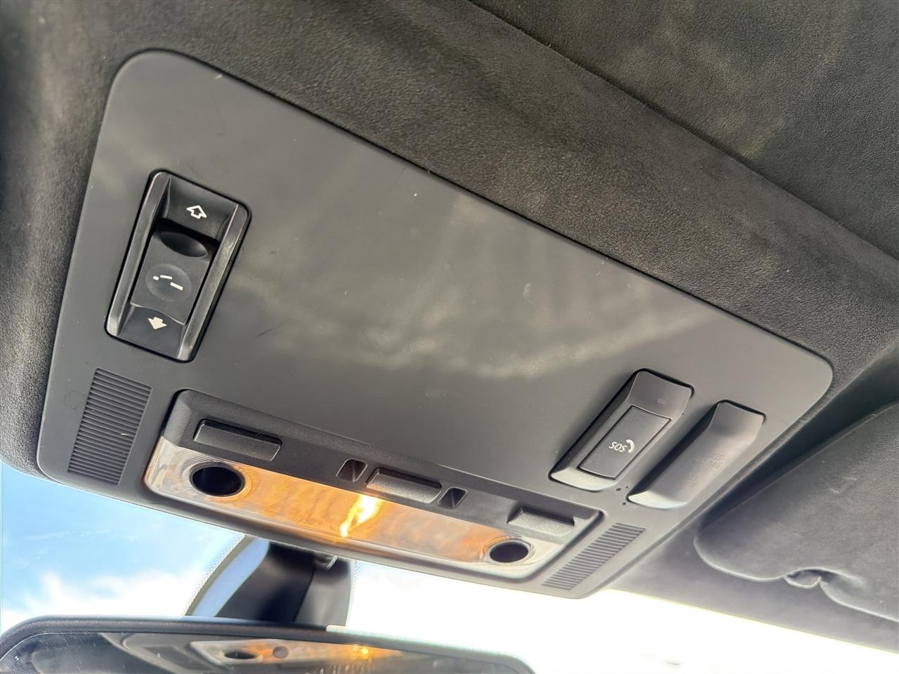 BMW 6-Series 650i Coupe 2010