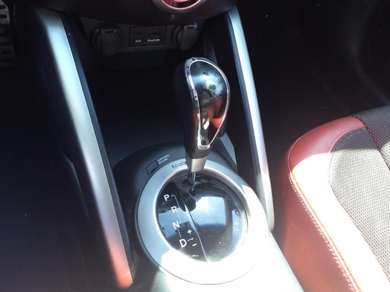 Hyundai Veloster Base 2012