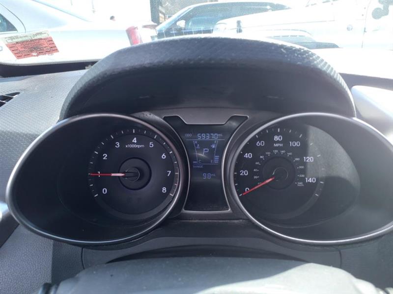 Hyundai Veloster Base 2012