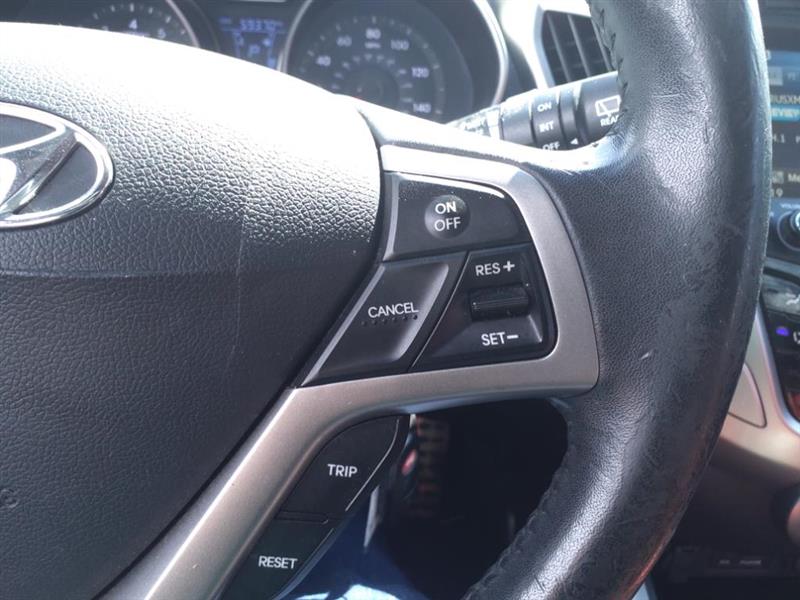 Hyundai Veloster Base 2012