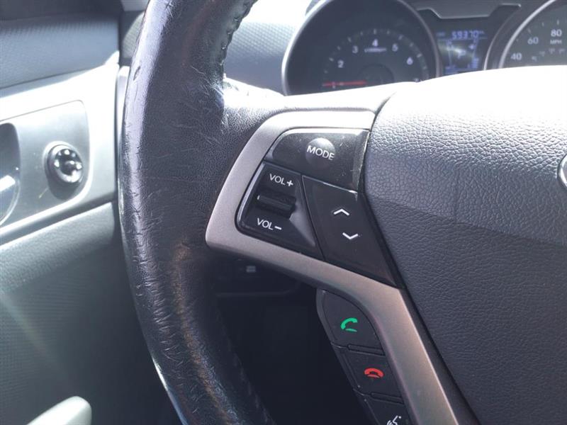 Hyundai Veloster Base 2012