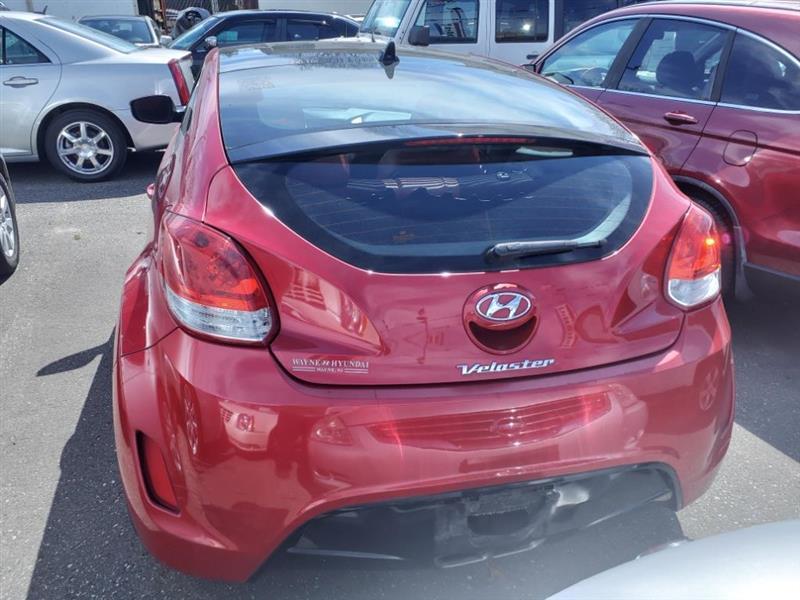 Hyundai Veloster Base 2012