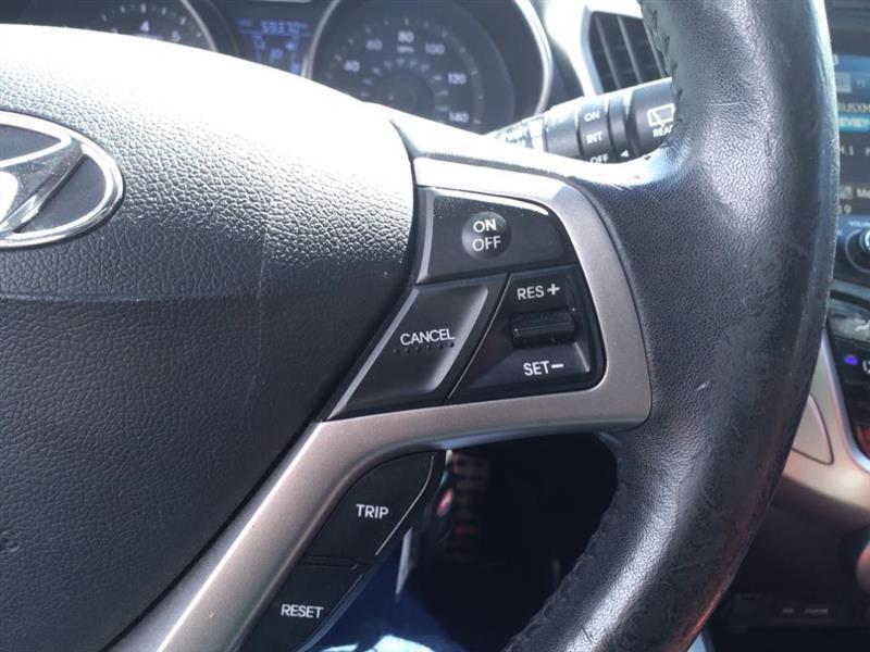 Hyundai Veloster Base 2012