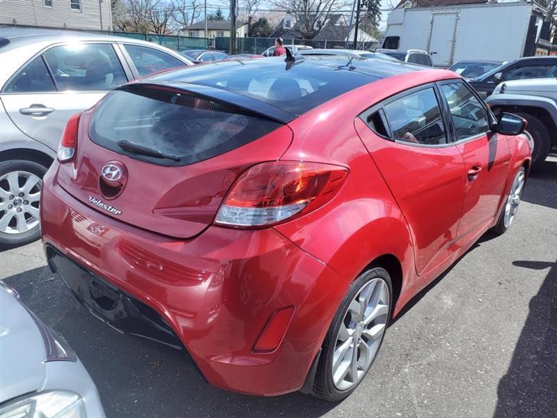 Hyundai Veloster Base 2012
