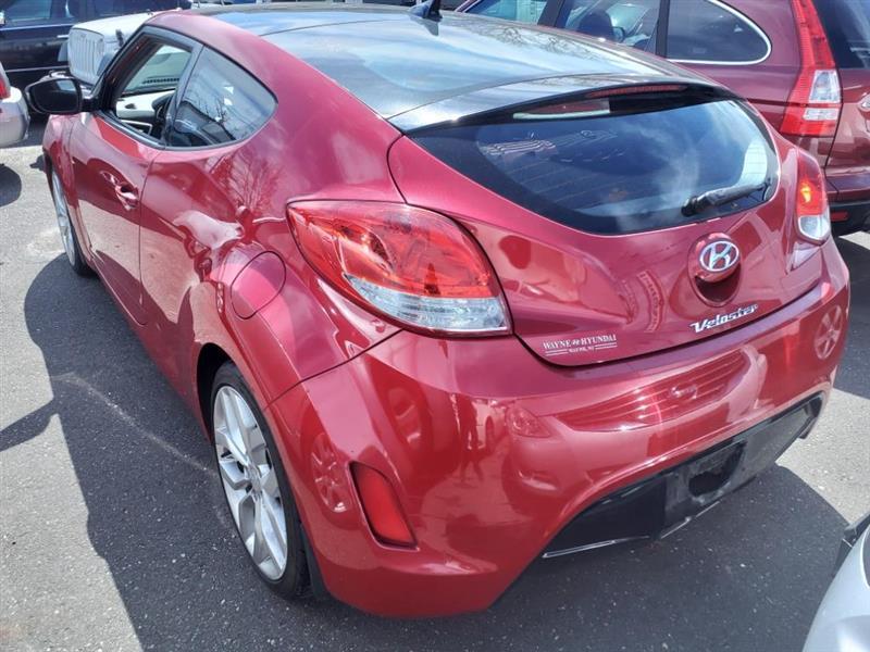 Hyundai Veloster Base 2012