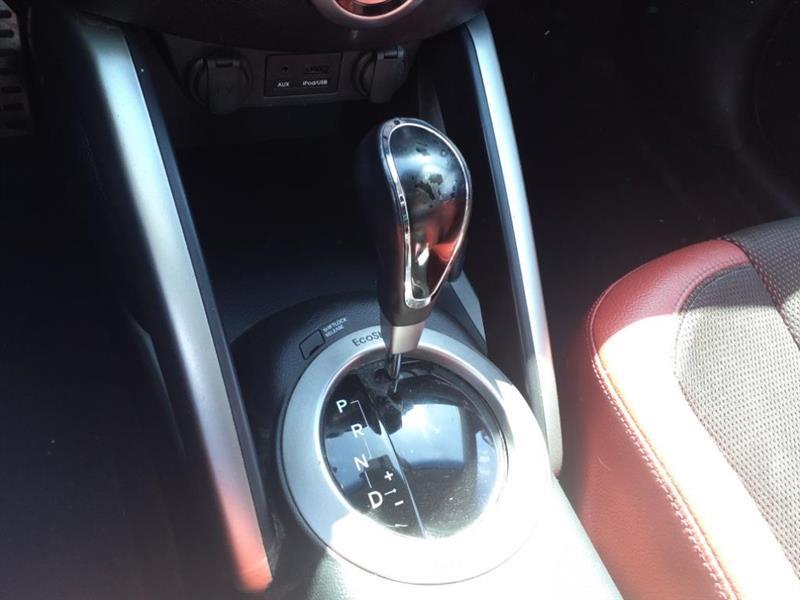 Hyundai Veloster Base 2012