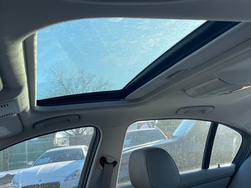 BMW 3-Series 328i xDrive SA 2011 BMW 3-Series 328i xDrive SA 2011