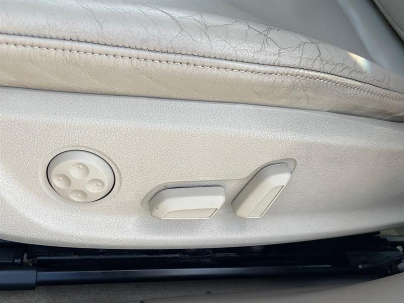 Audi A4 2.0T Sedan quattro Tiptronic 2012 Audi A4 2.0T Sedan quattro Tiptronic 2012