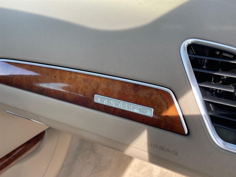 Audi A4 2.0T Sedan quattro Tiptronic 2012 Audi A4 2.0T Sedan quattro Tiptronic 2012