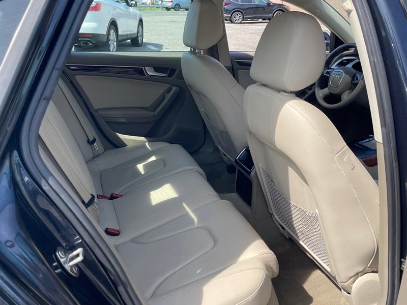 Audi A4 2.0T Sedan quattro Tiptronic 2012 Audi A4 2.0T Sedan quattro Tiptronic 2012