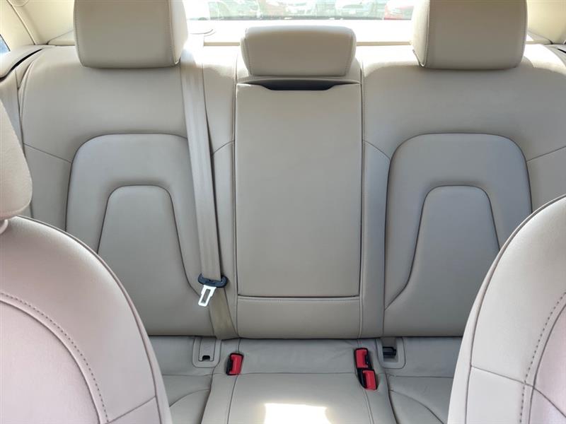 Audi A4 2.0T Sedan quattro Tiptronic 2012