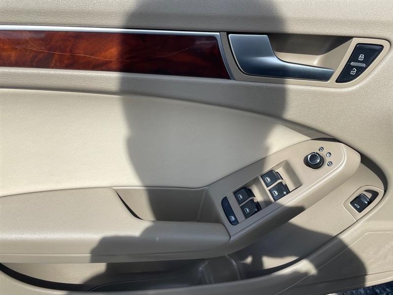 Audi A4 2.0T Sedan quattro Tiptronic 2012