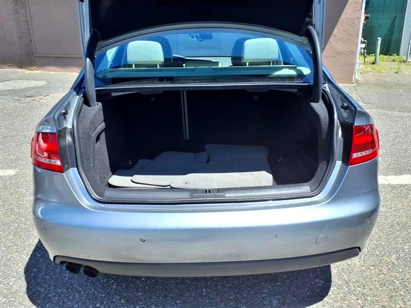 Audi A4 2.0T Sedan quattro Tiptronic 2011