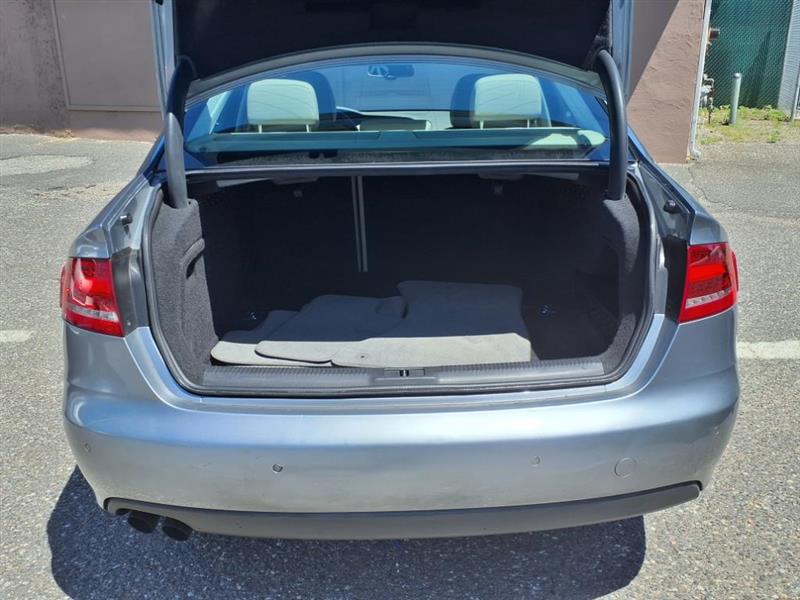 Audi A4 2.0T Sedan quattro Tiptronic 2011