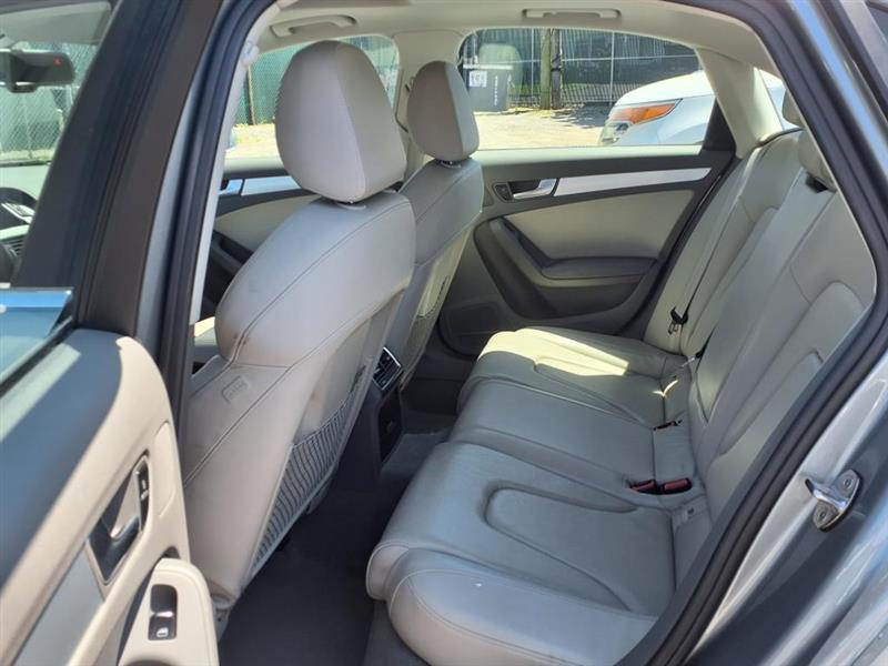 Audi A4 2.0T Sedan quattro Tiptronic 2011