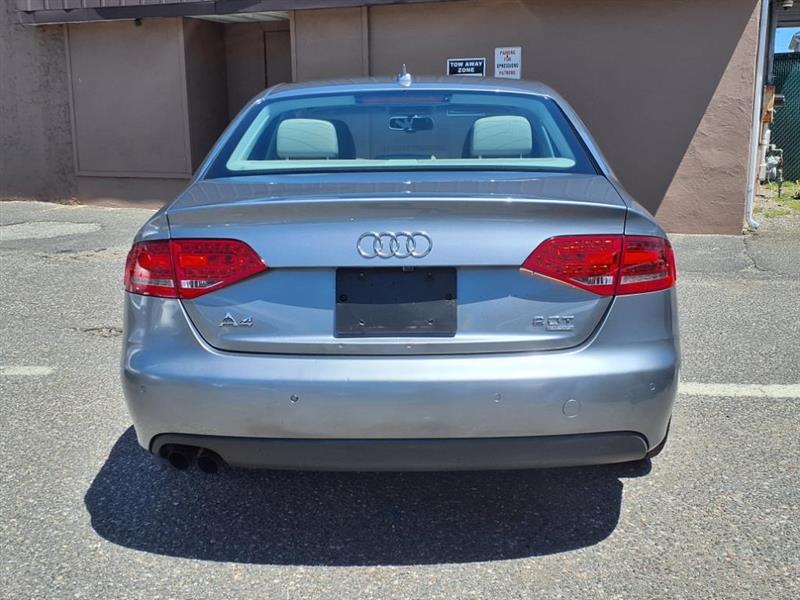 Audi A4 2.0T Sedan quattro Tiptronic 2011
