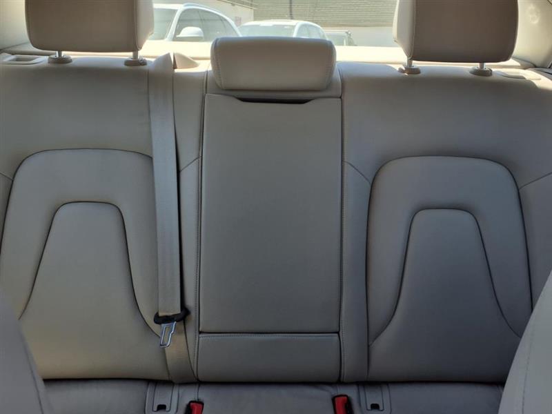 Audi A4 2.0T Sedan quattro Tiptronic 2011