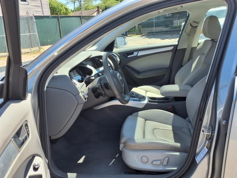 Audi A4 2.0T Sedan quattro Tiptronic 2011