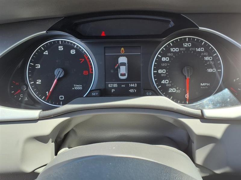 Audi A4 2.0T Sedan quattro Tiptronic 2011