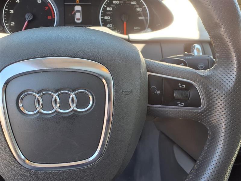 Audi A4 2.0T Sedan quattro Tiptronic 2011