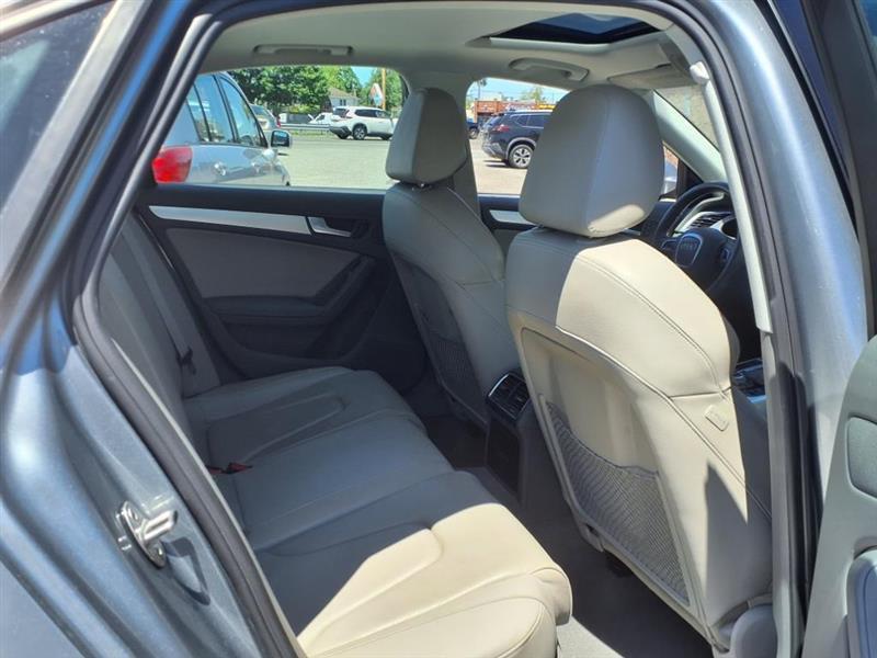 Audi A4 2.0T Sedan quattro Tiptronic 2011