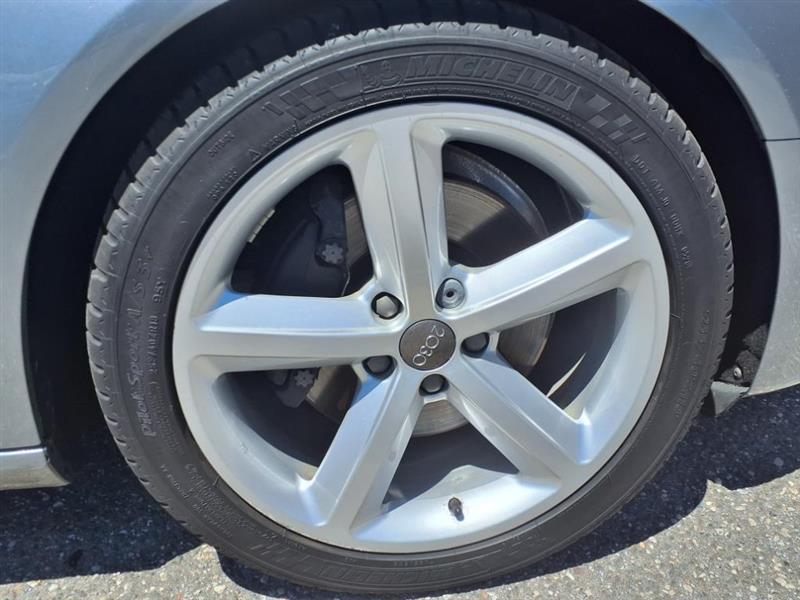 Audi A4 2.0T Sedan quattro Tiptronic 2011