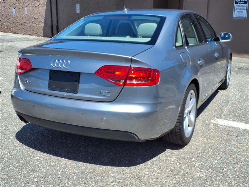 Audi A4 2.0T Sedan quattro Tiptronic 2011
