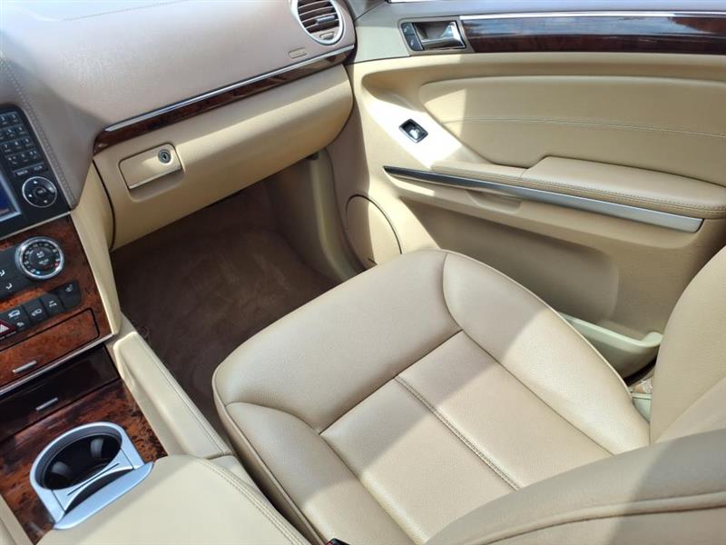 Mercedes-Benz GL-Class GL450 4MATIC 2010 Mercedes-Benz GL-Class GL450 4MATIC 2010