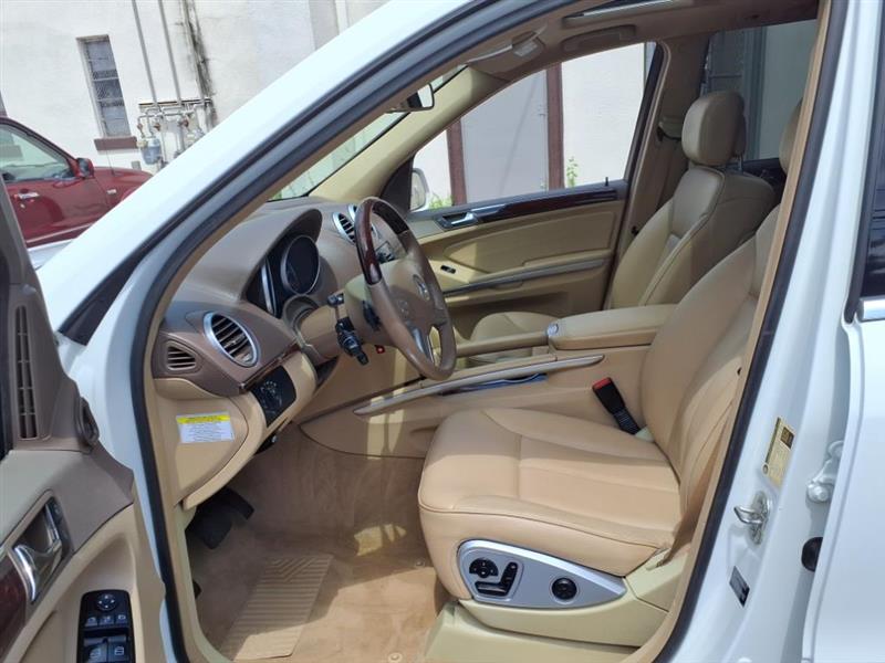 Mercedes-Benz GL-Class GL450 4MATIC 2010 Mercedes-Benz GL-Class GL450 4MATIC 2010